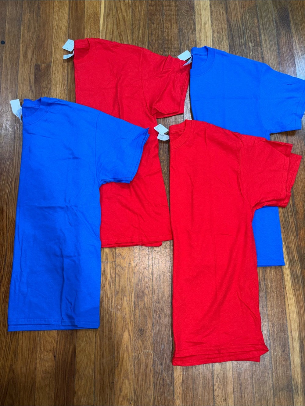 Gildan Red and Blue Crew Neck T-Shirts - Lot of 4